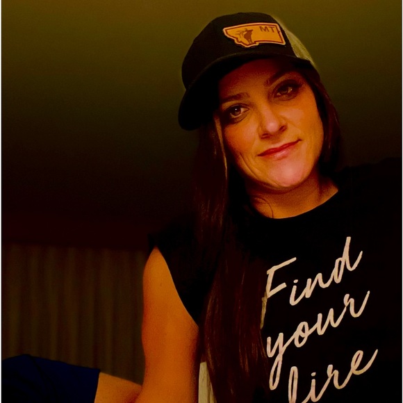 Meet your Posher, Sarah - Picture 1 of 2